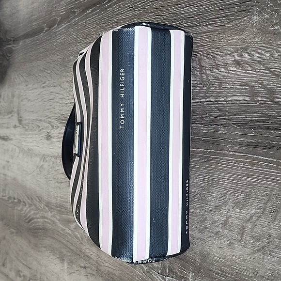 Tommy Hilfiger Pale Pink Cream & Black Stripe Top Handle Makeup Overnight Bag - Picture 5 of 11
